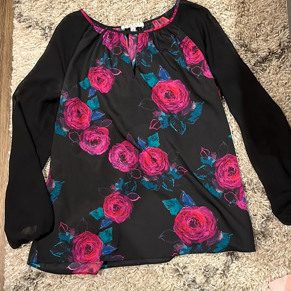 Floral rose  chaus top with sheer sleeve